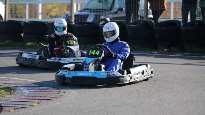 Differences Between Indoor and Outdoor Karting