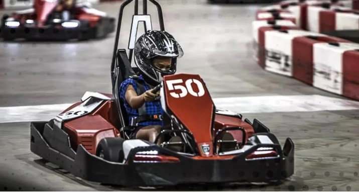 Differences Between Indoor and Outdoor Karting